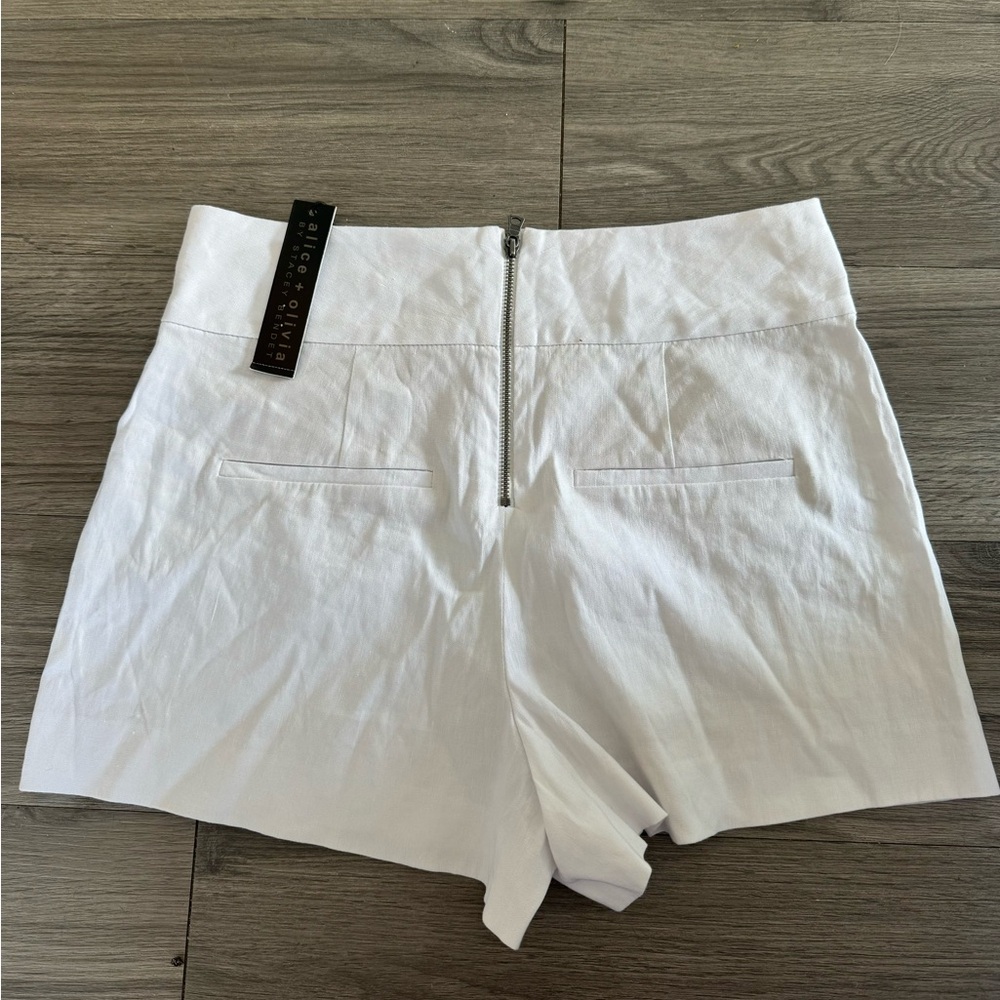 Alice + Olivia white linen shorts NWT never worn!!!